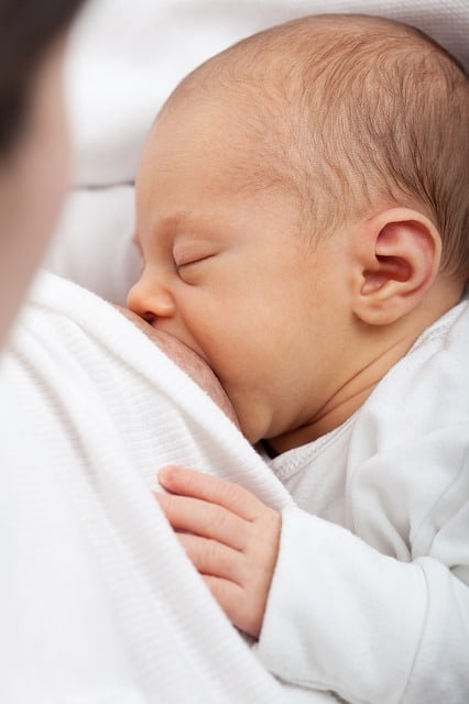 baby latch on breastfeeding